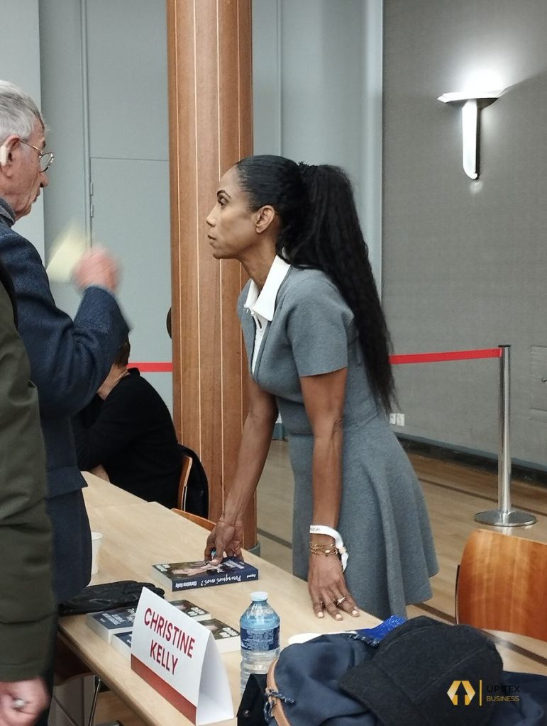 Photo de Christine Kelly, journaliste chroniqueuse (up-tex.fr)